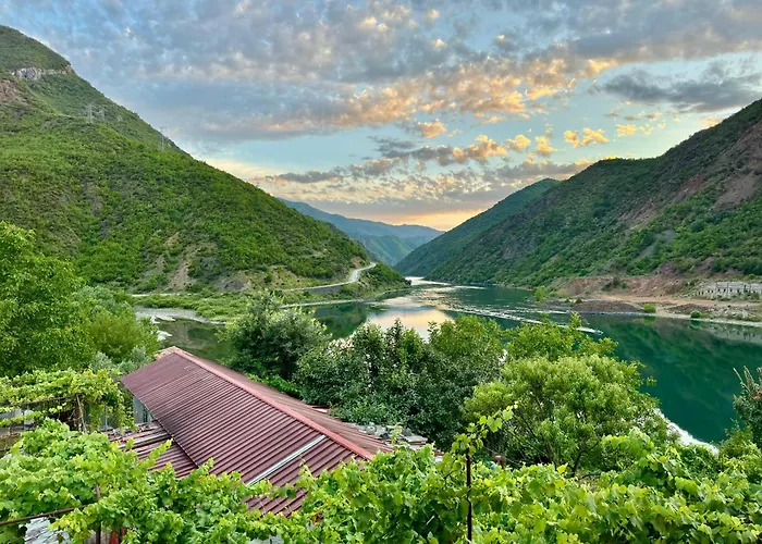 Koman_lakeview_apartments Appartamento *